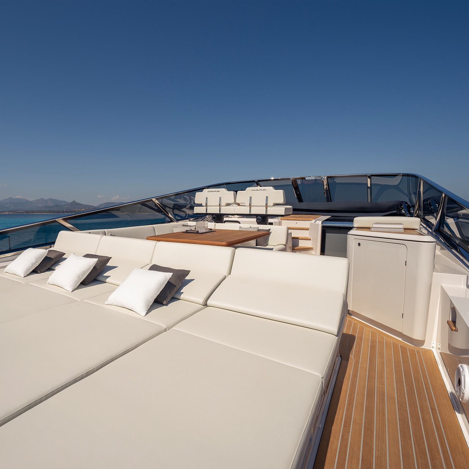 Itama 70 — vista dall'alto