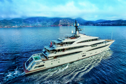Yacht CRN Cloud 9