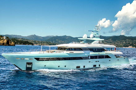 Yacht CRN Latona