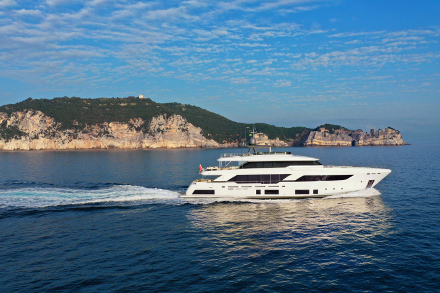 Yacht Custom Line Navetta 37