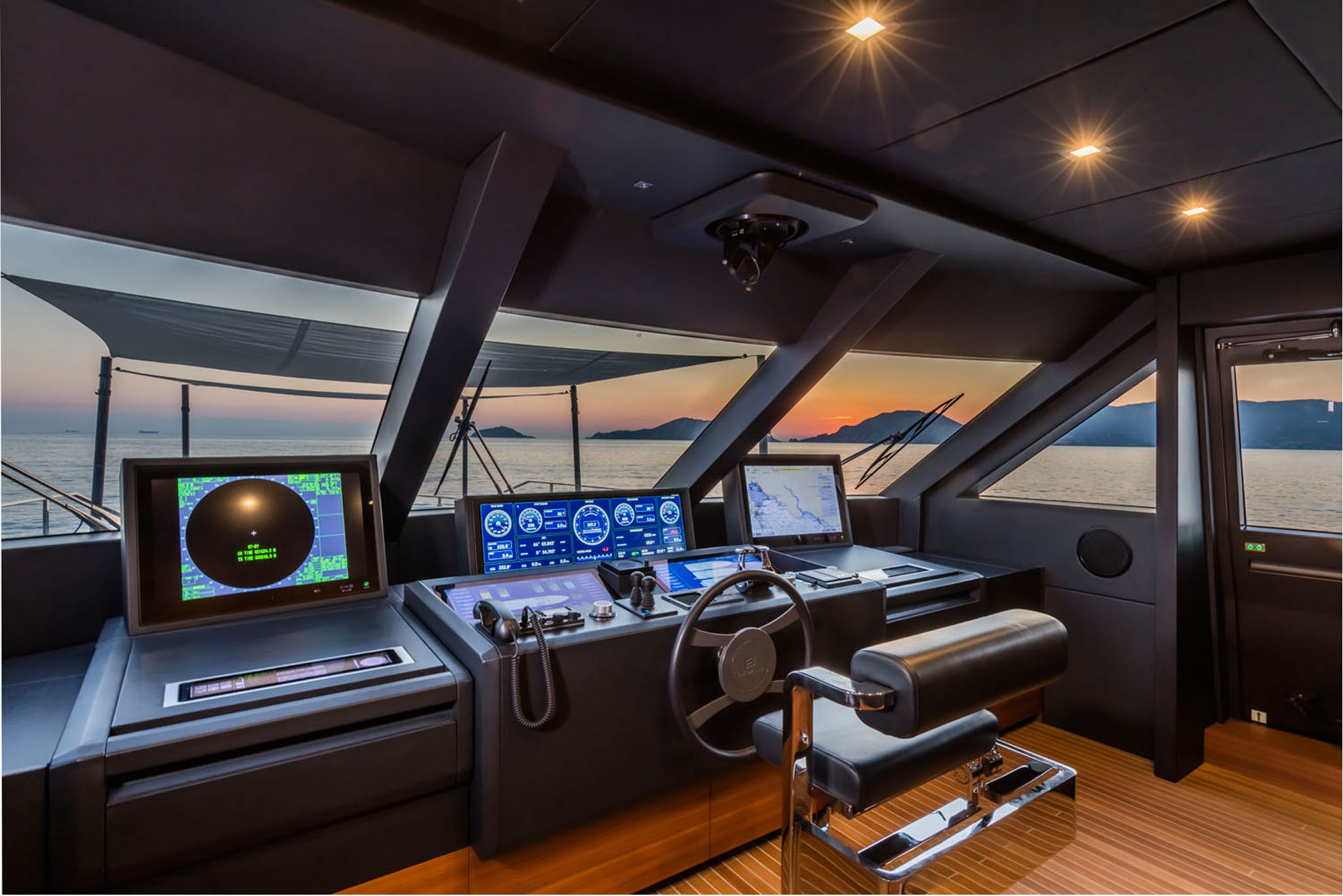 Custom Line Navetta 33 - internal 24