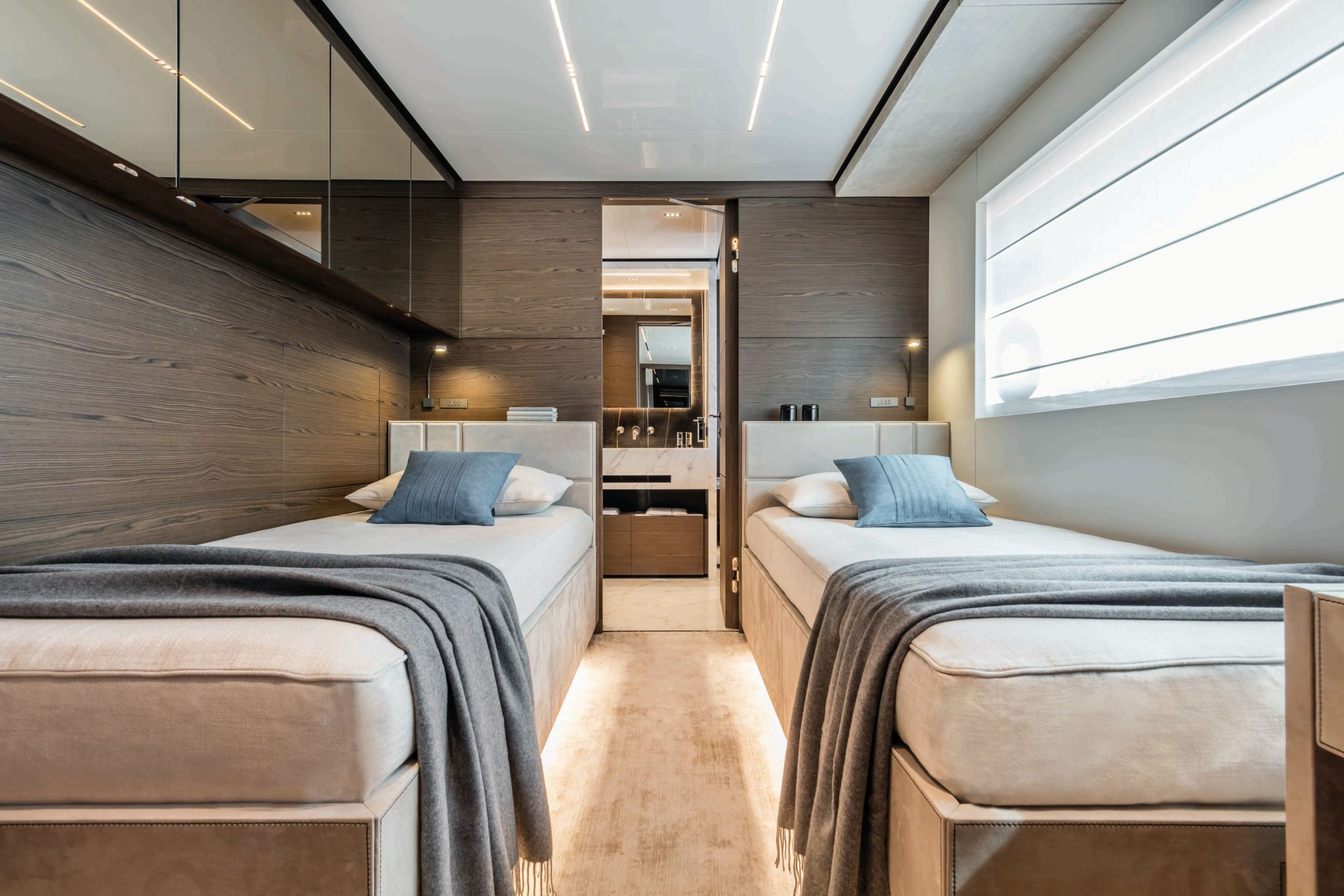 Custom Line Navetta 42 - internal 35
