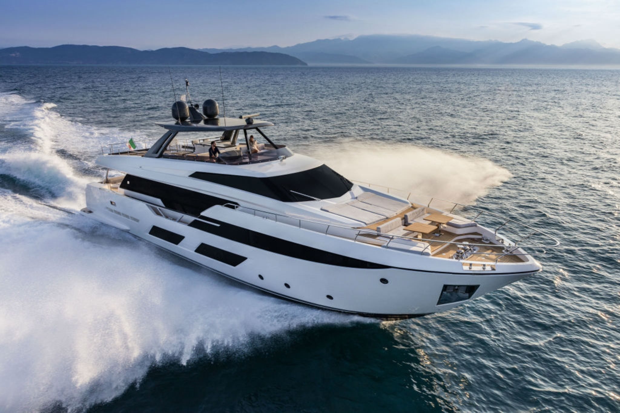 ferretti yacht 920 price