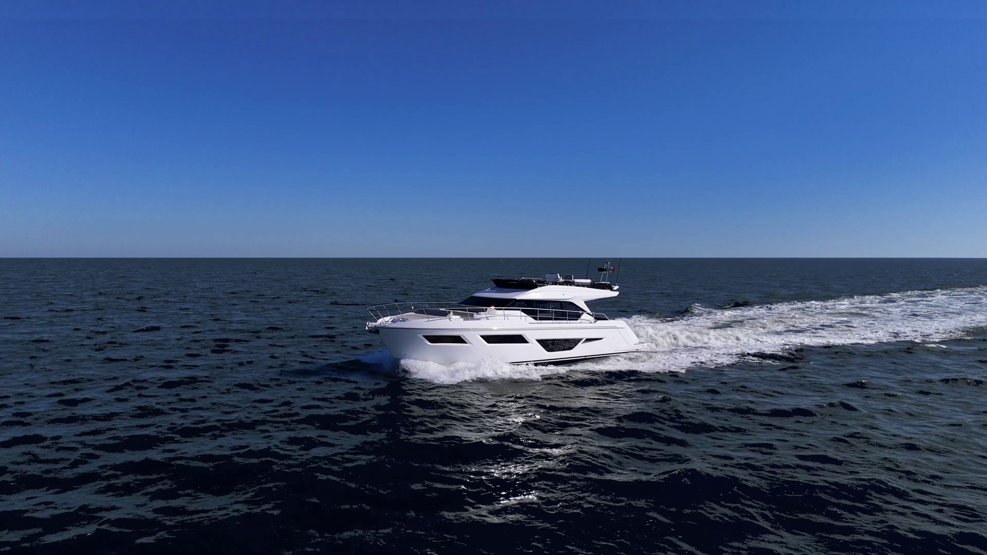 A FERRETTI A043401140215 関税送料込 Ferretti Yachts 580 - Ferretti Yachts